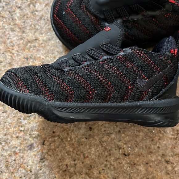 Nike lebron 16 fresh bred - EUC- size 4C - Picture 11 of 15